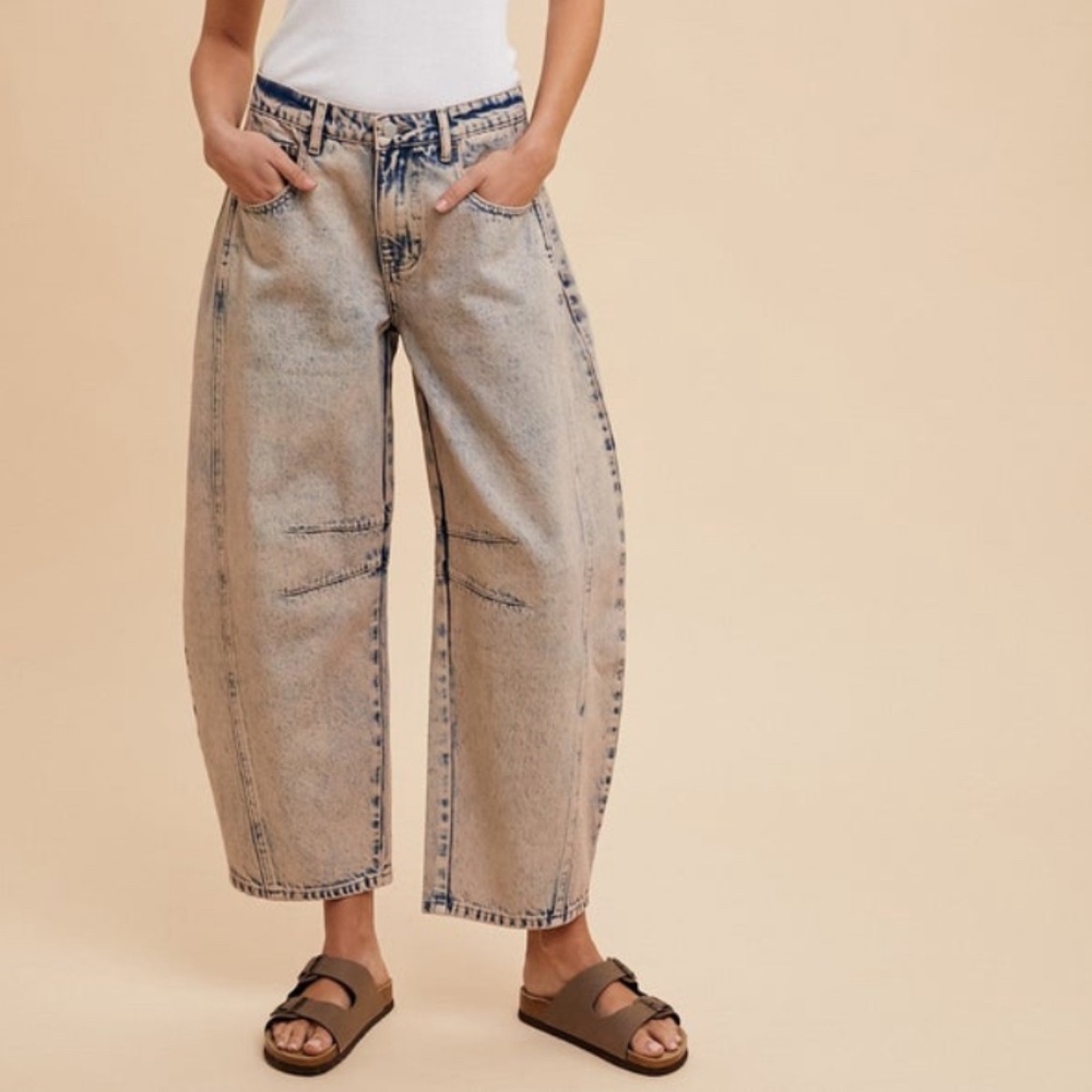 Mid Rise Loose Fit Barrel Jeans NWT
